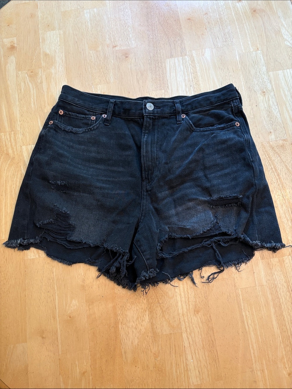 American Eagle 90s Boyfriend Women's Black Distressed Denim Jean Shorts